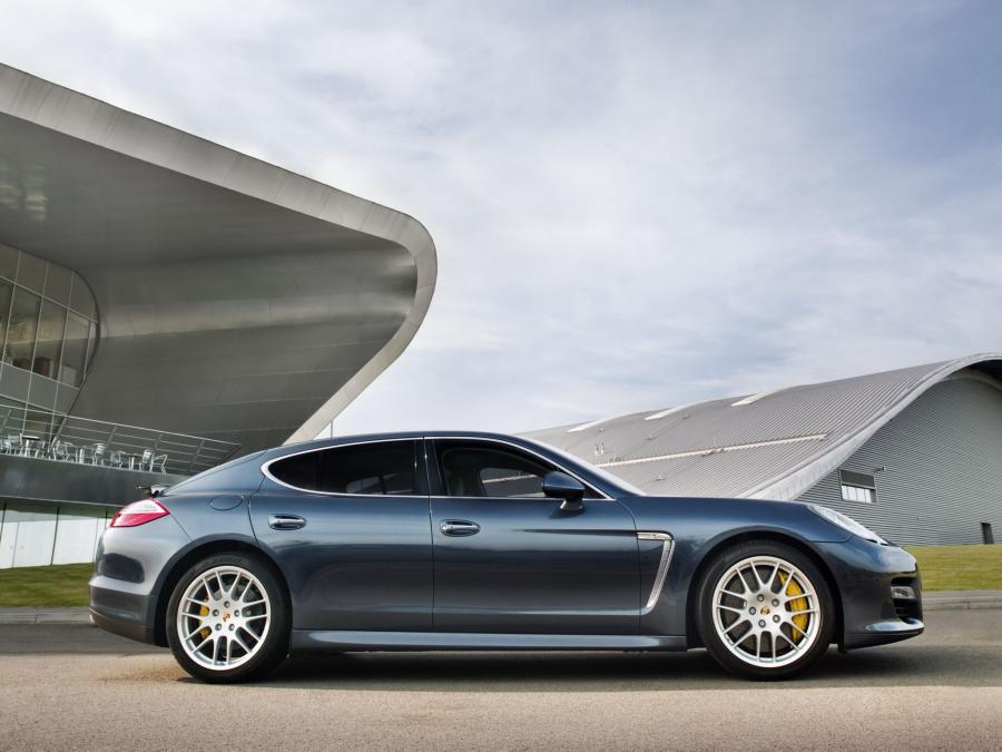  Porsche Panamera Turbo 2009 года  (UK) (фото 2 из 18)